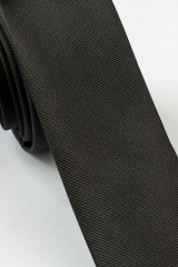 Cravata neagra ingusta