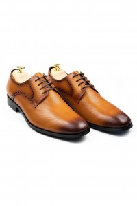 Pantofi barbati piele cu perforatii cognac Derby